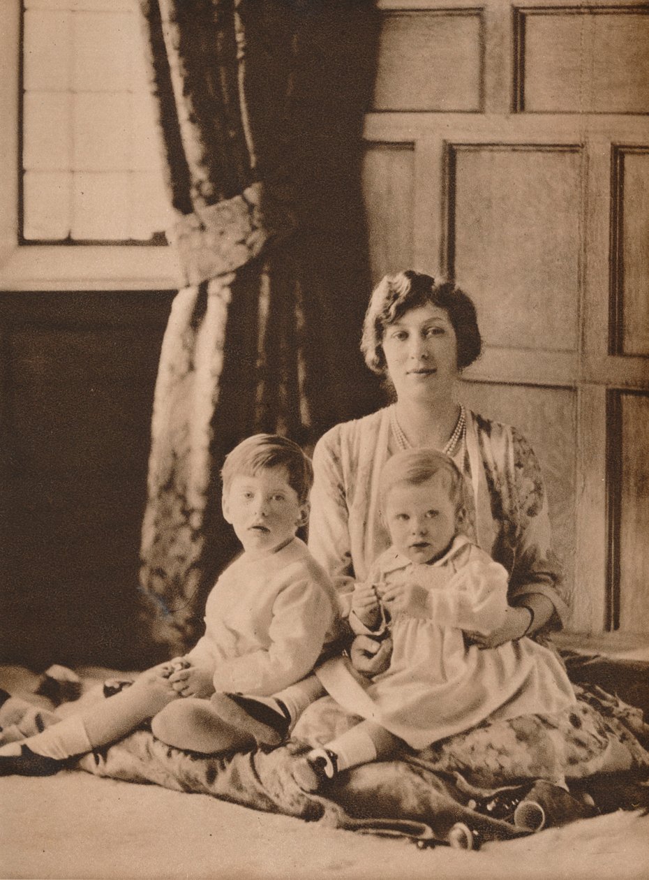 Prinses Mary, gravin Lascelles, met haar twee zonen, Gerald en George, 1926 door Unbekannt