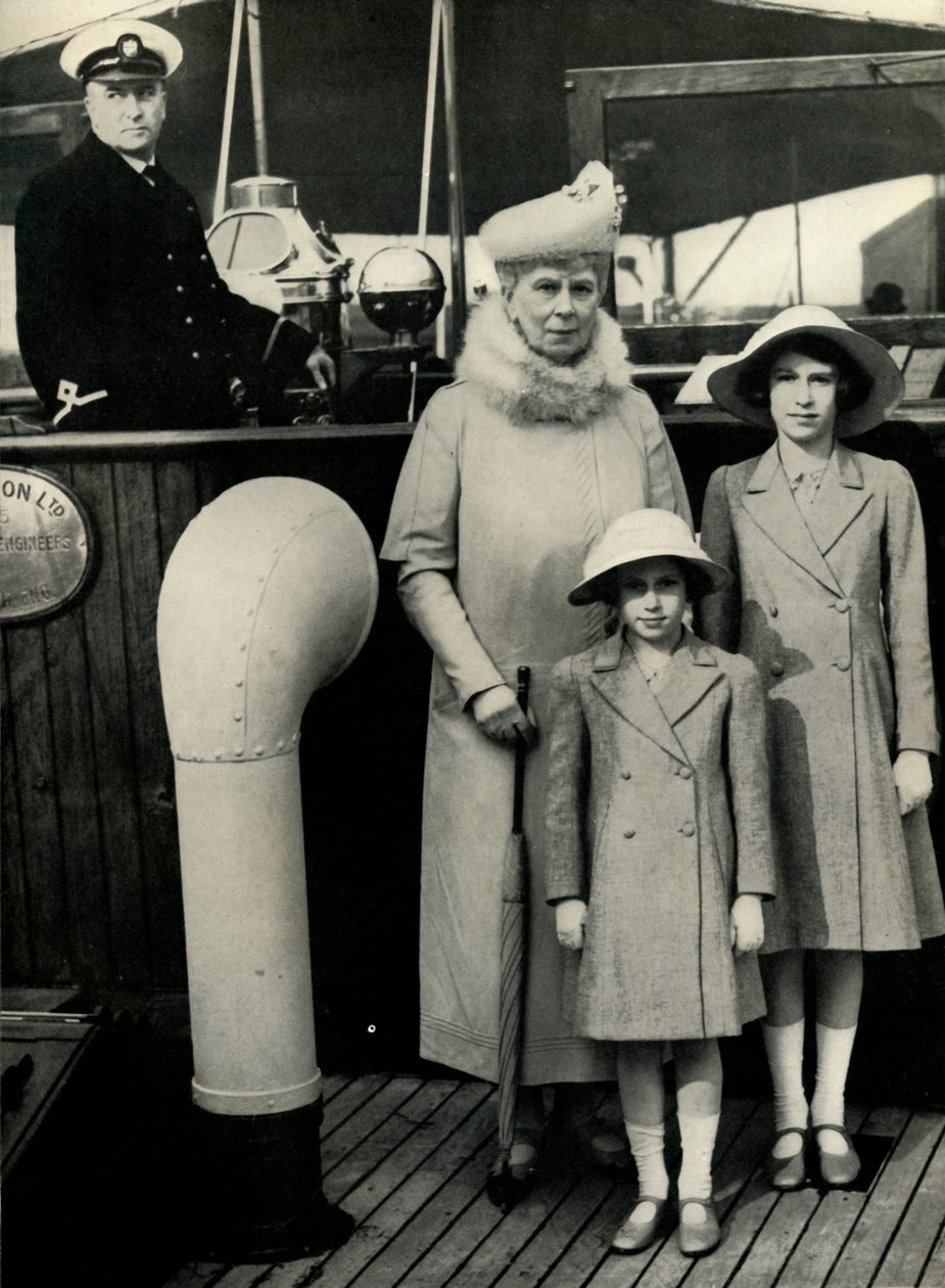 Koningin Mary met haar kleindochters, 1930s, 1951 door Unbekannt