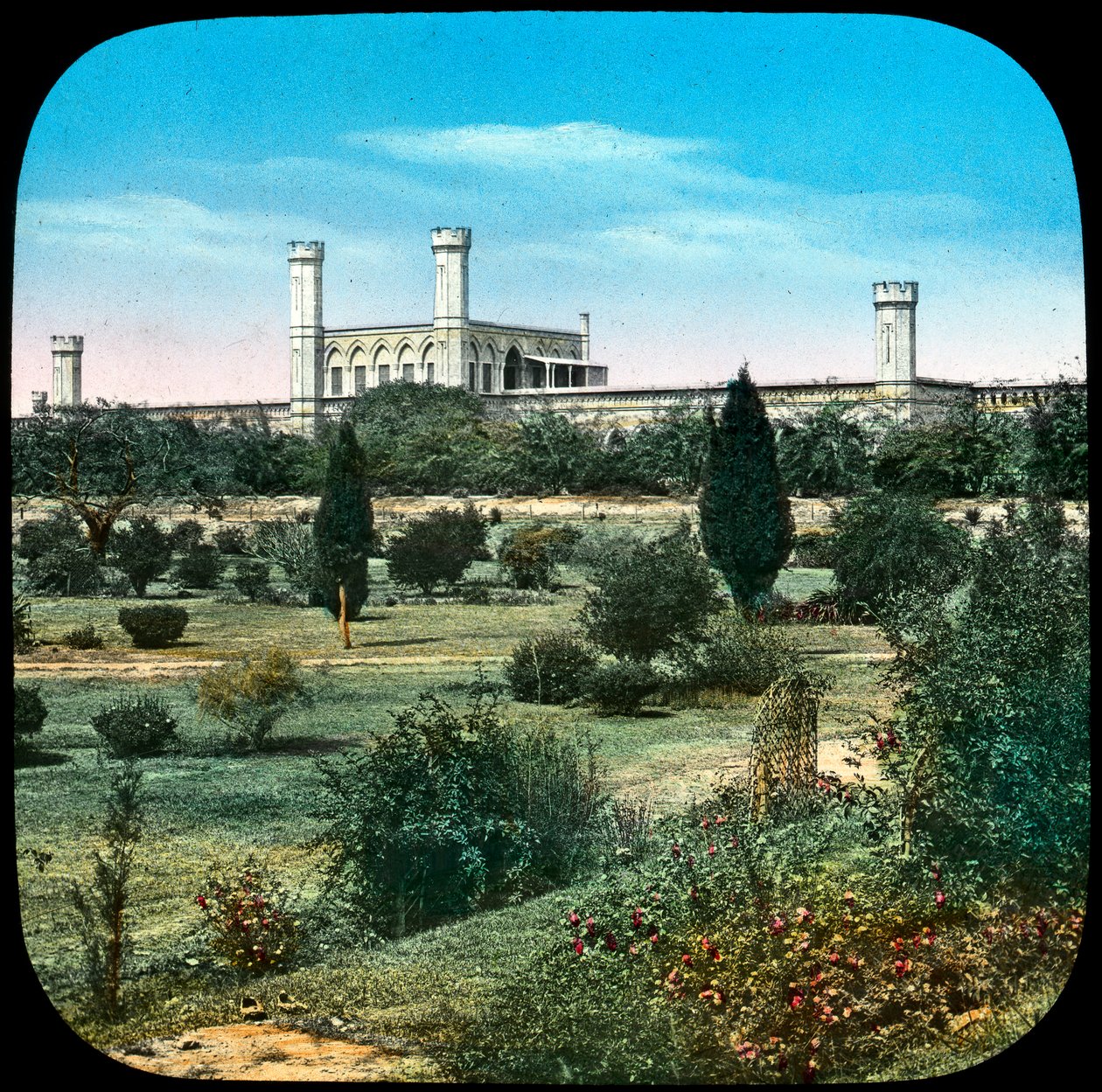 Treinstation, vanuit de Queens Garden, Delhi, India, laat 19e of begin 20e eeuw door Unbekannt