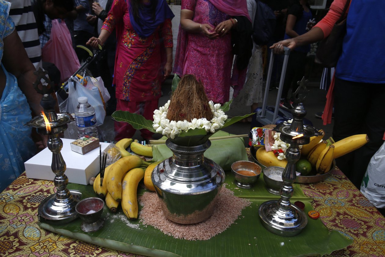 Ratha Yatra wagenfestival in Parijs, Offers door Unbekannt