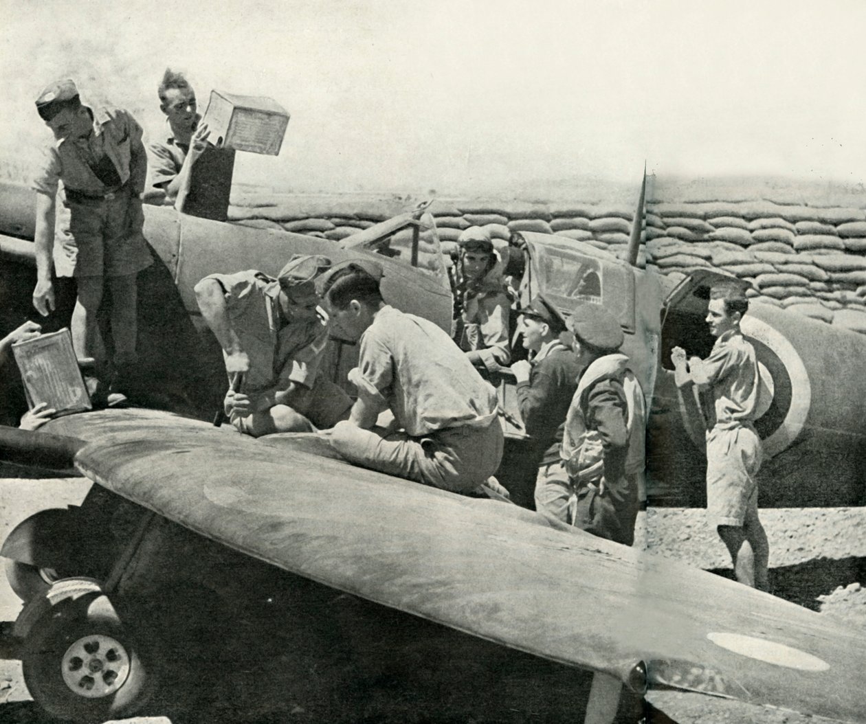 Bijtanken en herbewapenen van Spitfire-jagers, Malta, Tweede Wereldoorlog, 1942-1944 door Unbekannt