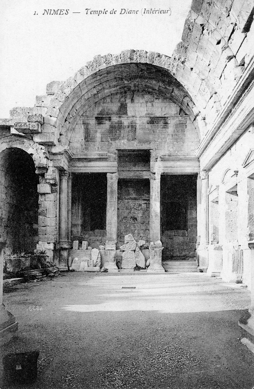 Verwoest interieur van de Romeinse tempel van Diana, Nîmes, Frankrijk, 20e eeuw door Unbekannt