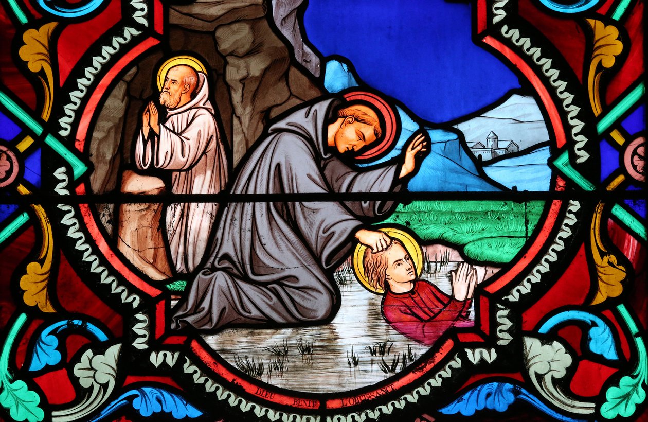 Heilig Hart kerk. Glas-in-loodraam. Benedictus van Nursia. St. Benedictus is de patroonheilige van Europa en studenten door Unbekannt