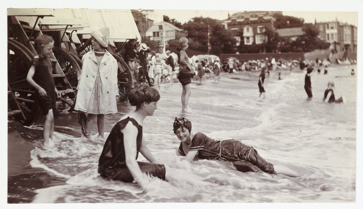 Zeezwemmen, Broadstairs, Kent, circa 1913 door Unbekannt