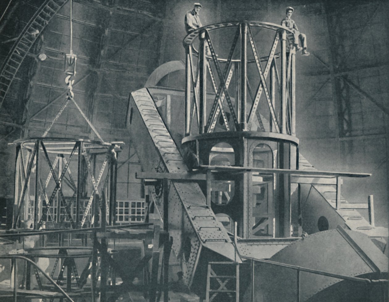 Sectie voor Sectie Stijgt het Enorme Stalen Frame van de Hookers Cilinder, ca. 1935 door Unbekannt