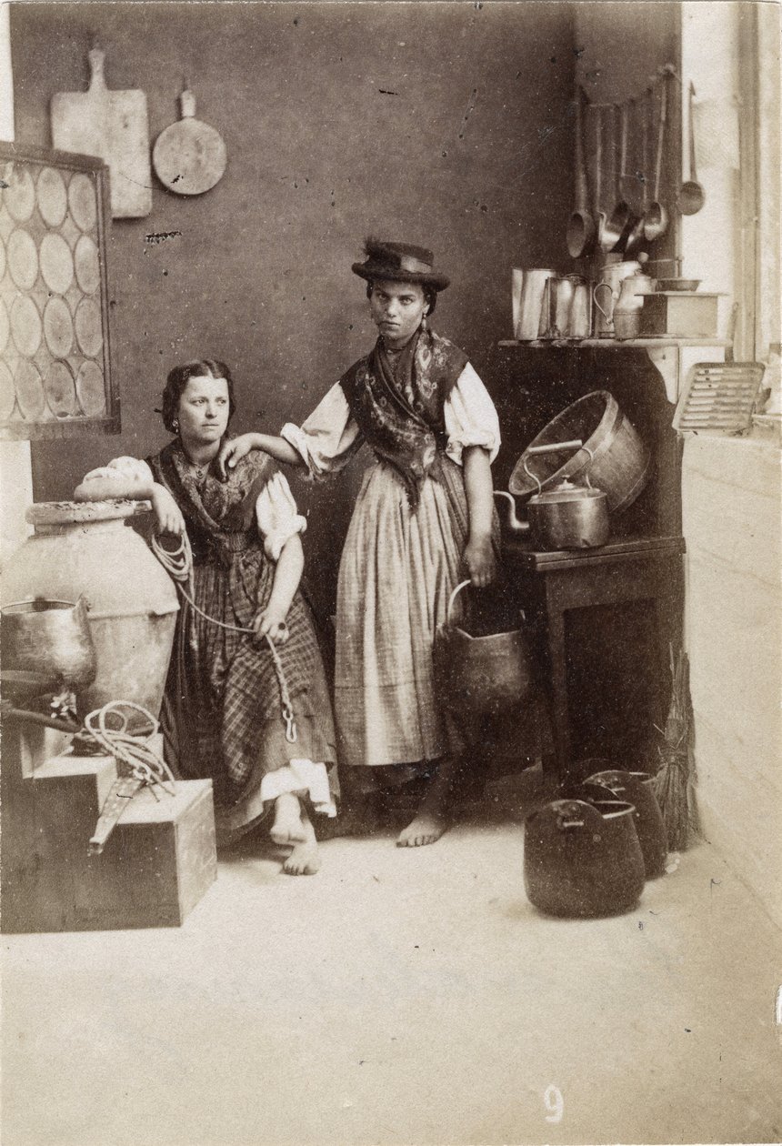 Kleine beroepen: portret van twee vrouwen die water dragen in een keuken. 19e eeuw door Unbekannt