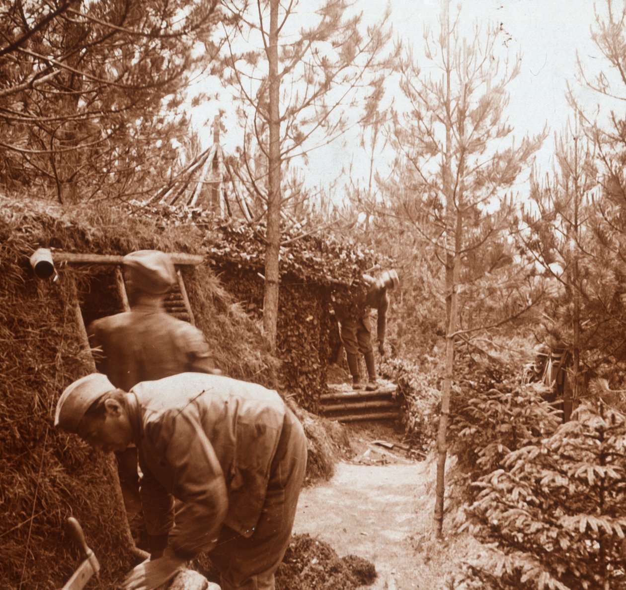 Soldaten in met aarde bedekte schuilplaatsen, Genicourt, Noord-Frankrijk, c1914-c1918 door Unbekannt