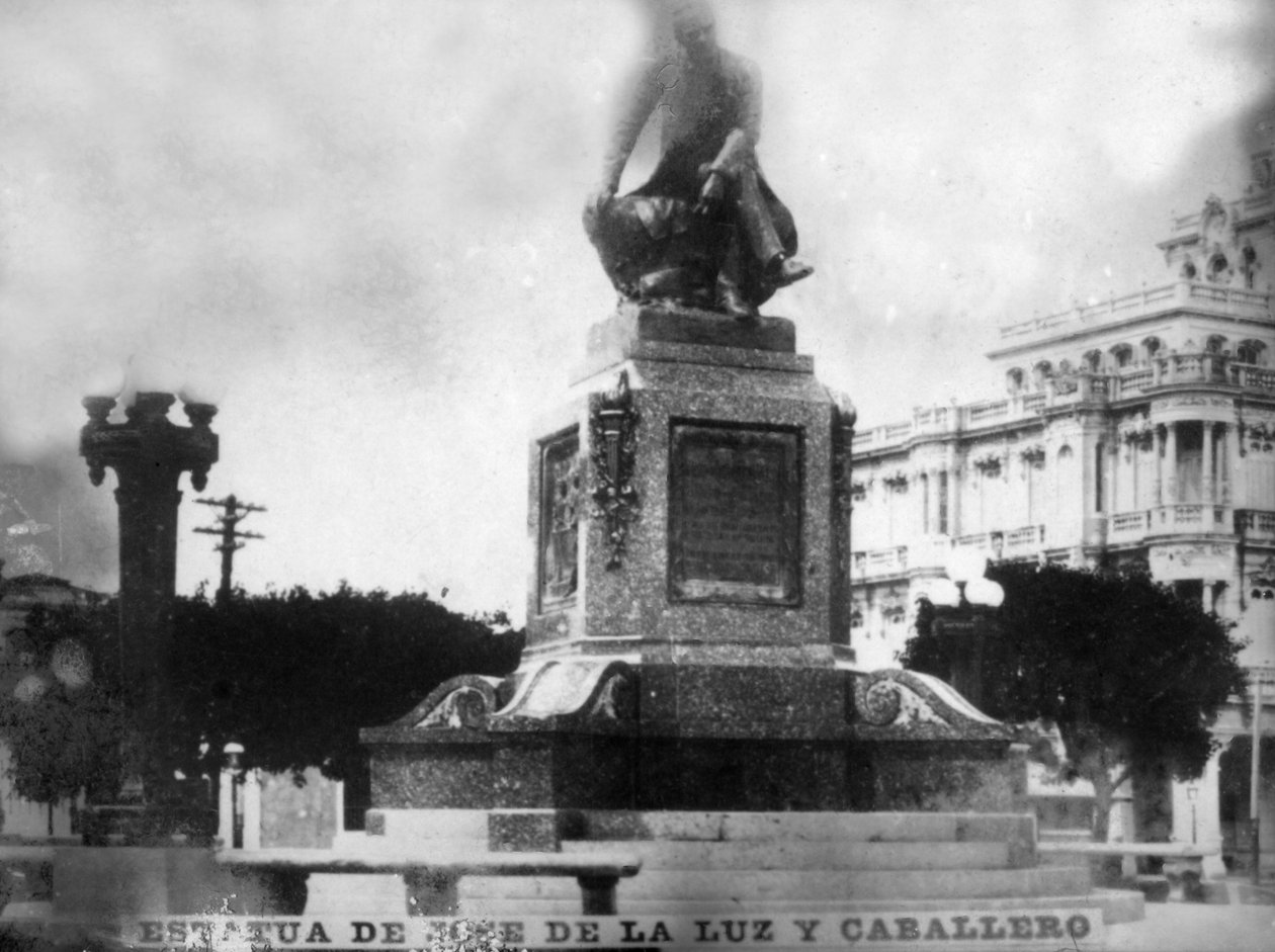 Standbeeld van Don Jose de la Luz Caballero, 1912, 1920s door Unbekannt
