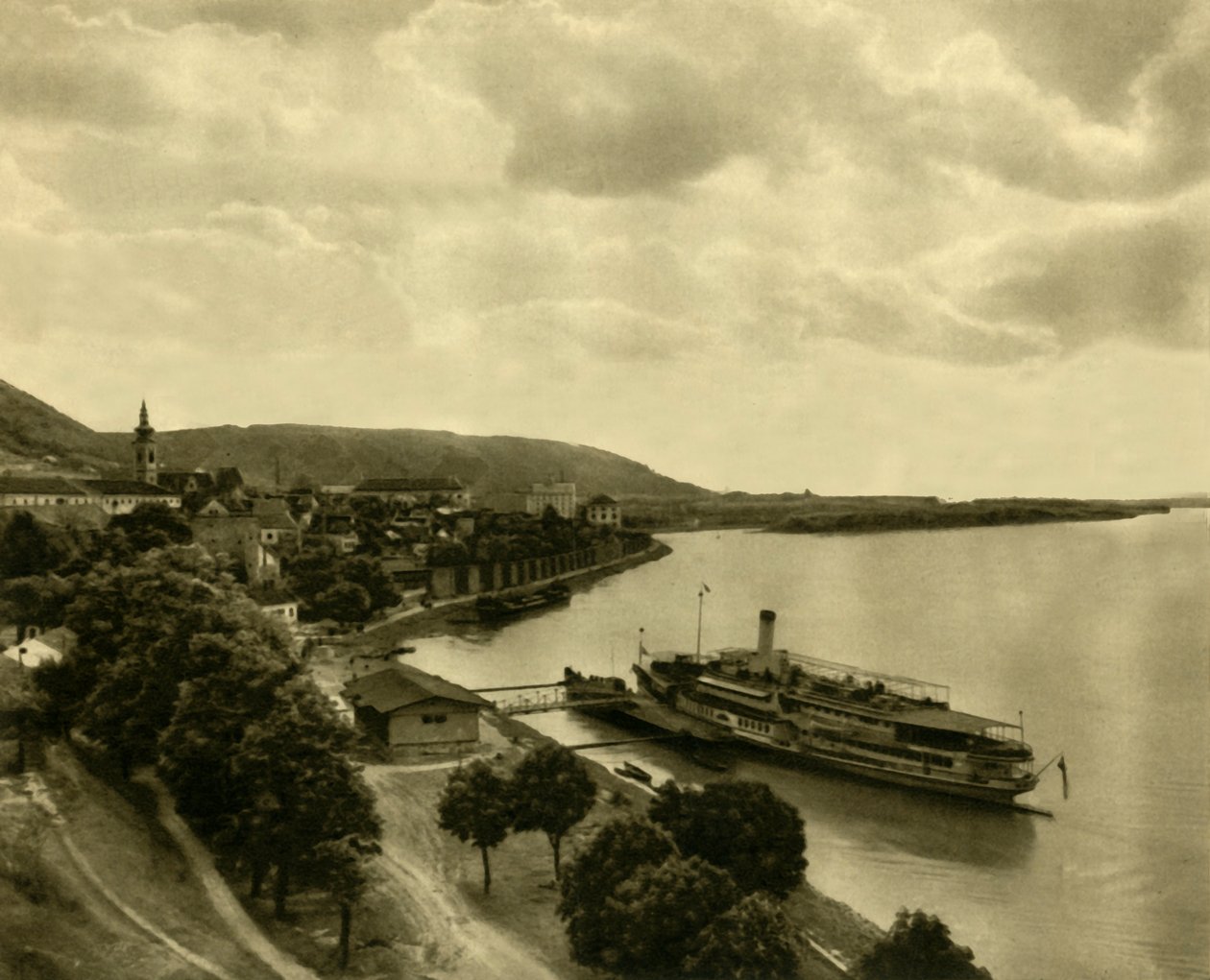 Stoomboot op de Donau bij Hainburg, Neder-Oostenrijk door Unbekannt