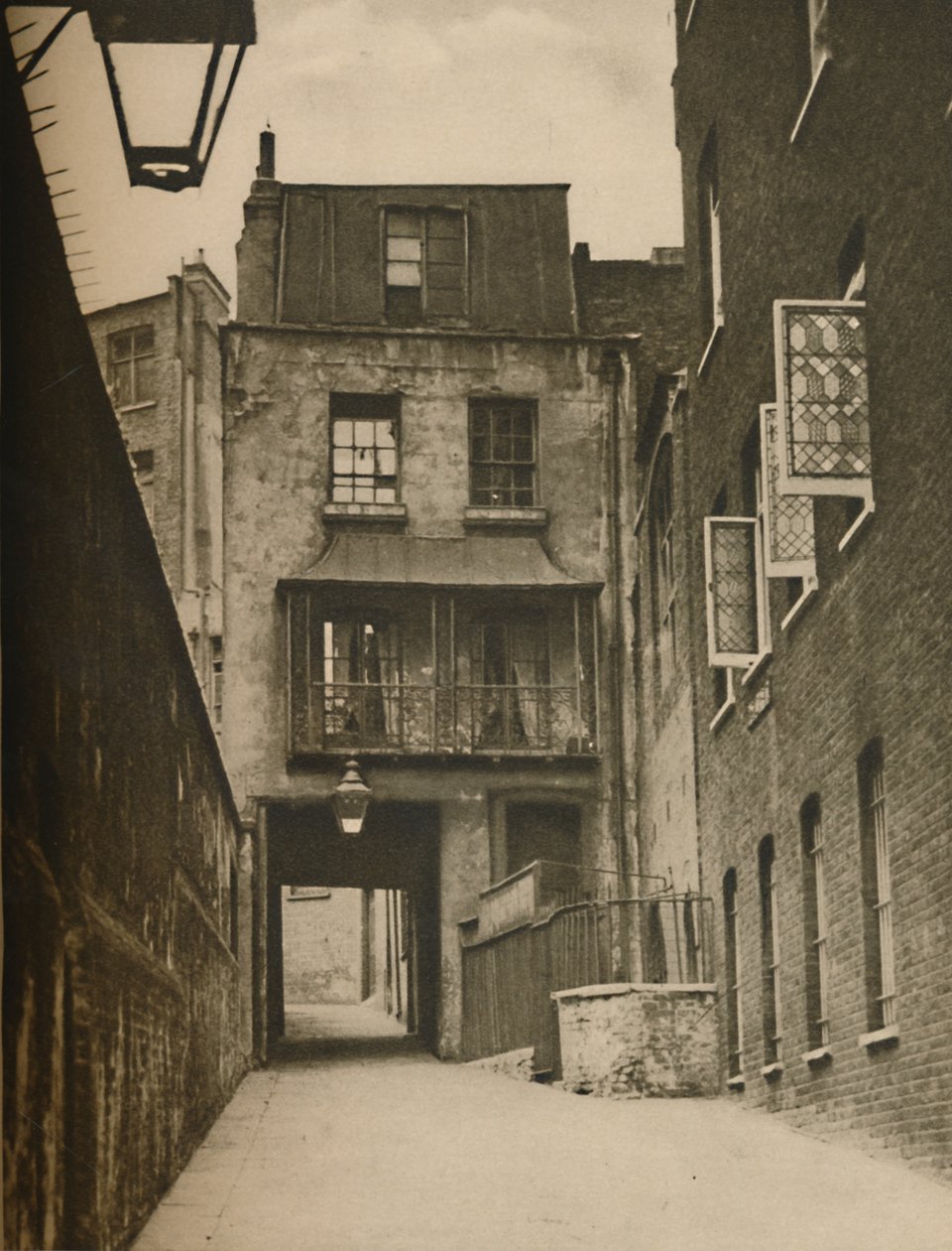 Strand Lane en de ingang naar het Romeinse bad, ca. 1935 door Unbekannt