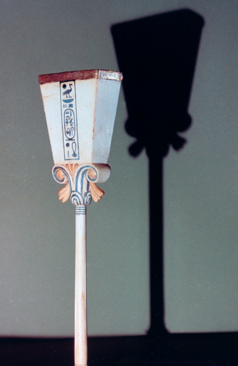 Gestileerde lotus bloem ivoor papyrus polijstmiddel, 14e eeuw v.Chr. door Unbekannt