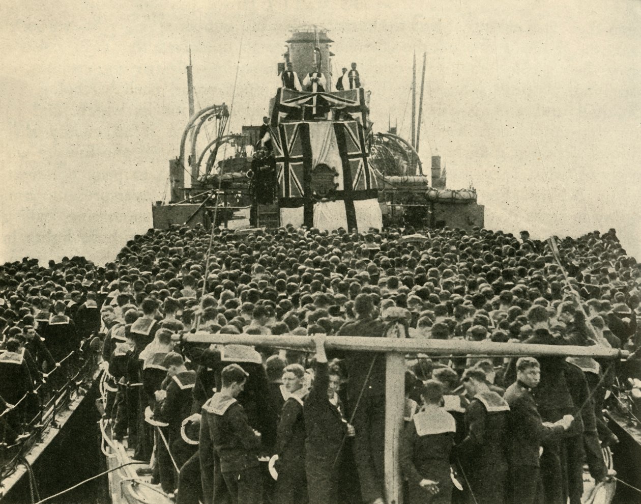 De Aartsbisschop van York bezoekt Britse matrozen van de Koninklijke Marine, Eerste Wereldoorlog, 1914, ca. 1920 door Unbekannt