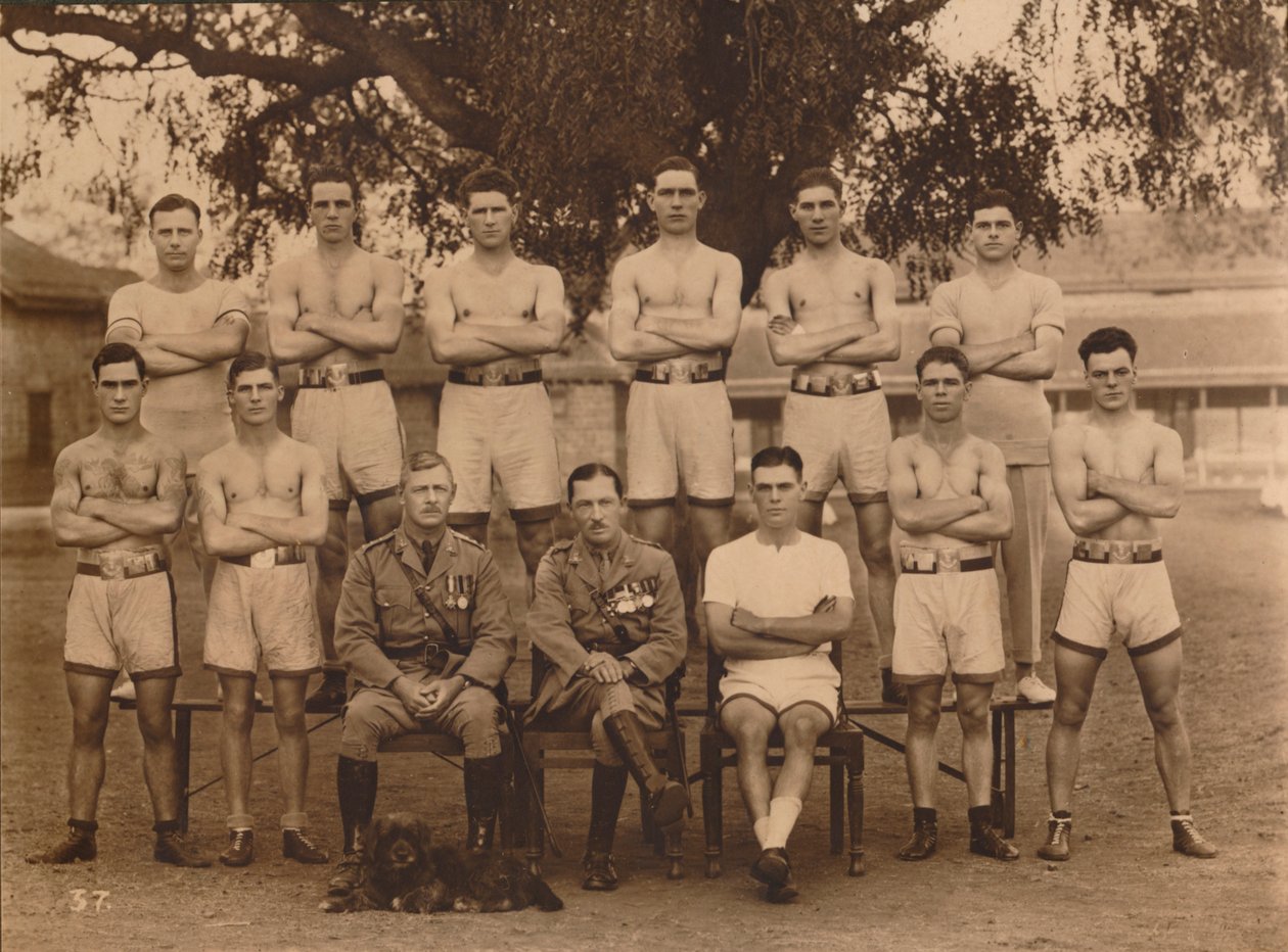 Het Bataljon Boksteam van het Eerste Bataljon, The Queens Own Royal West Kent Regiment. Poona door Unbekannt