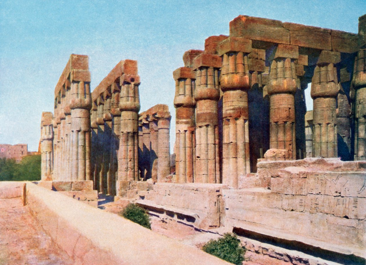 De Colonnade van Amenhotep III, Tempel van Luxor, Egypte door Unbekannt