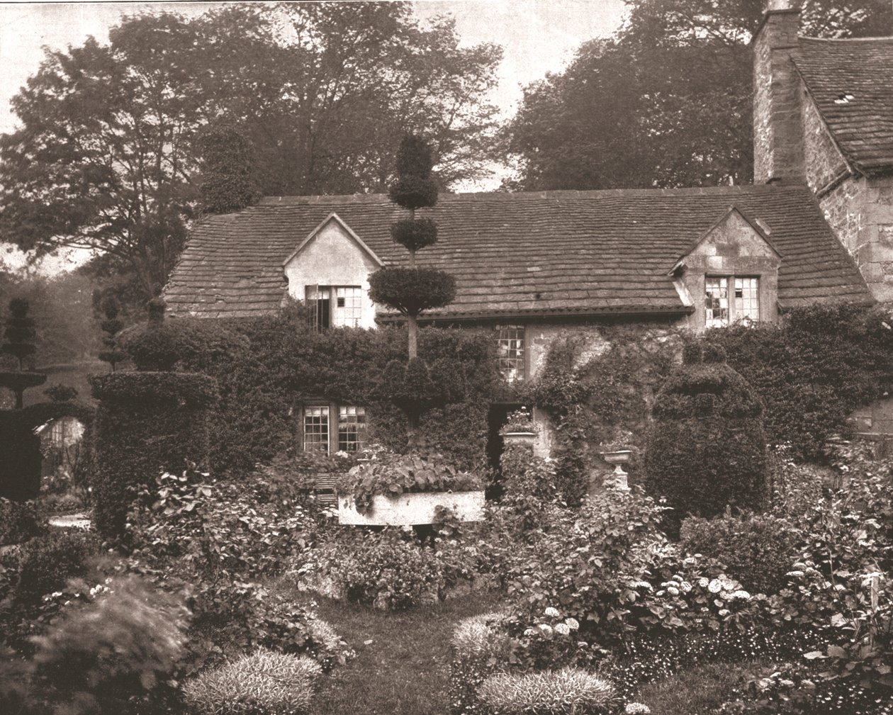Het huisje bij Haddon Hall, Derbyshire, 1894 door Unbekannt