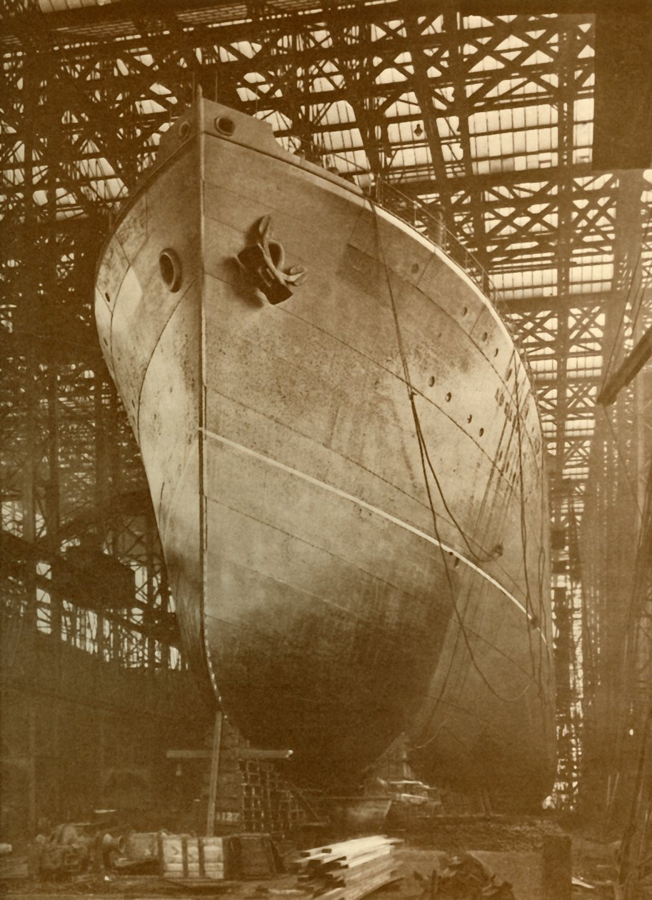 De Cunard Aurania 14.000 ton op de stocks in Newcastle-On-Tyne, ca. 1930 door Unbekannt