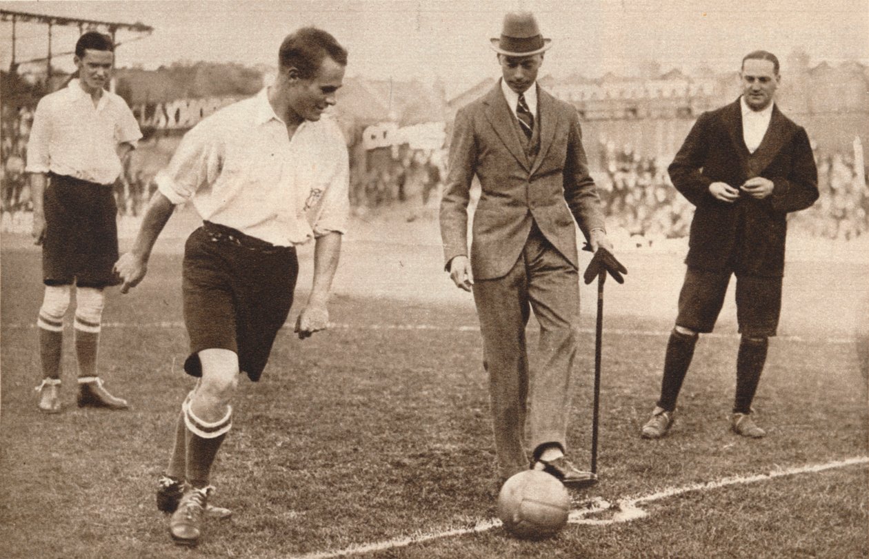 De hertog van York, liefdadigheidsvoetbalwedstrijd, Tottenham Hotspurs en Corinthians, ca. 1921 door Unbekannt