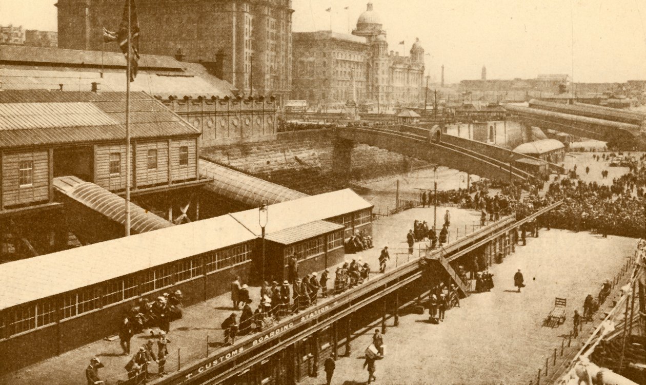 De grote drijvende aanlegsteiger in Liverpool, ca. 1930 door Unbekannt