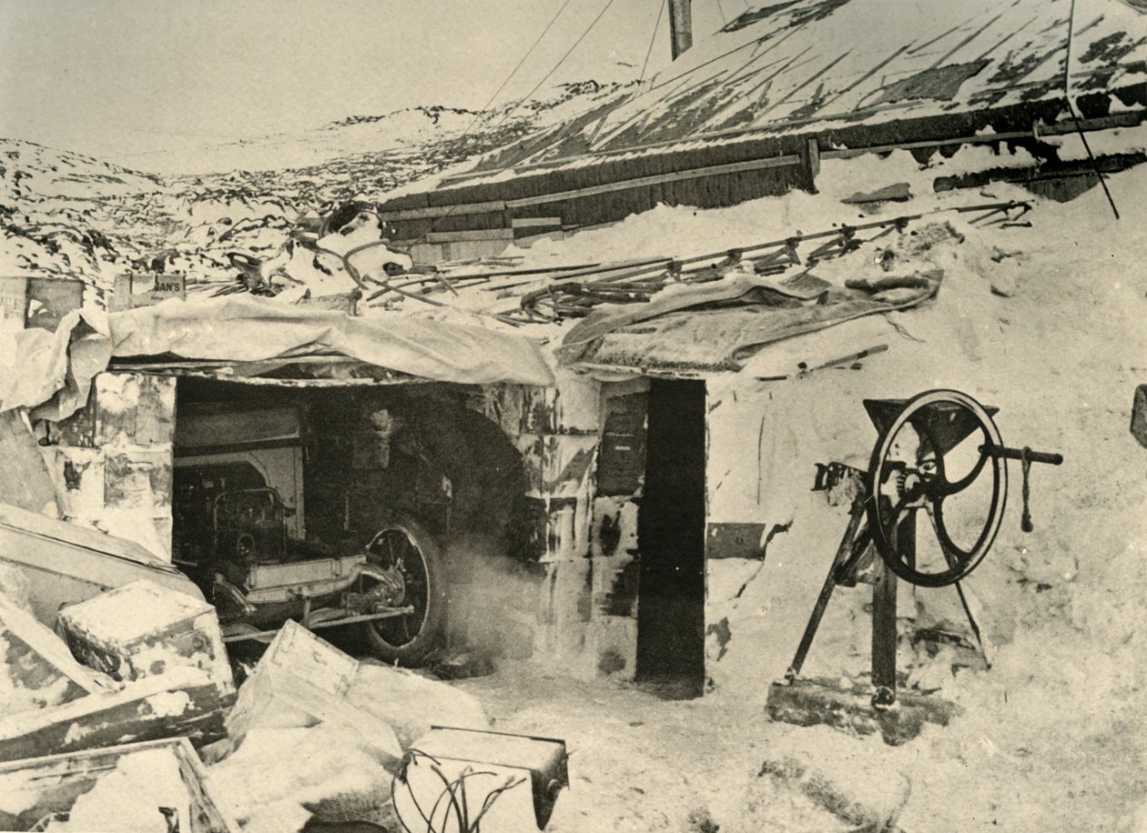 De Auto in de Garage, en Maïsmolen aan de rechterkant, ca. 1908, 1909 door Unbekannt