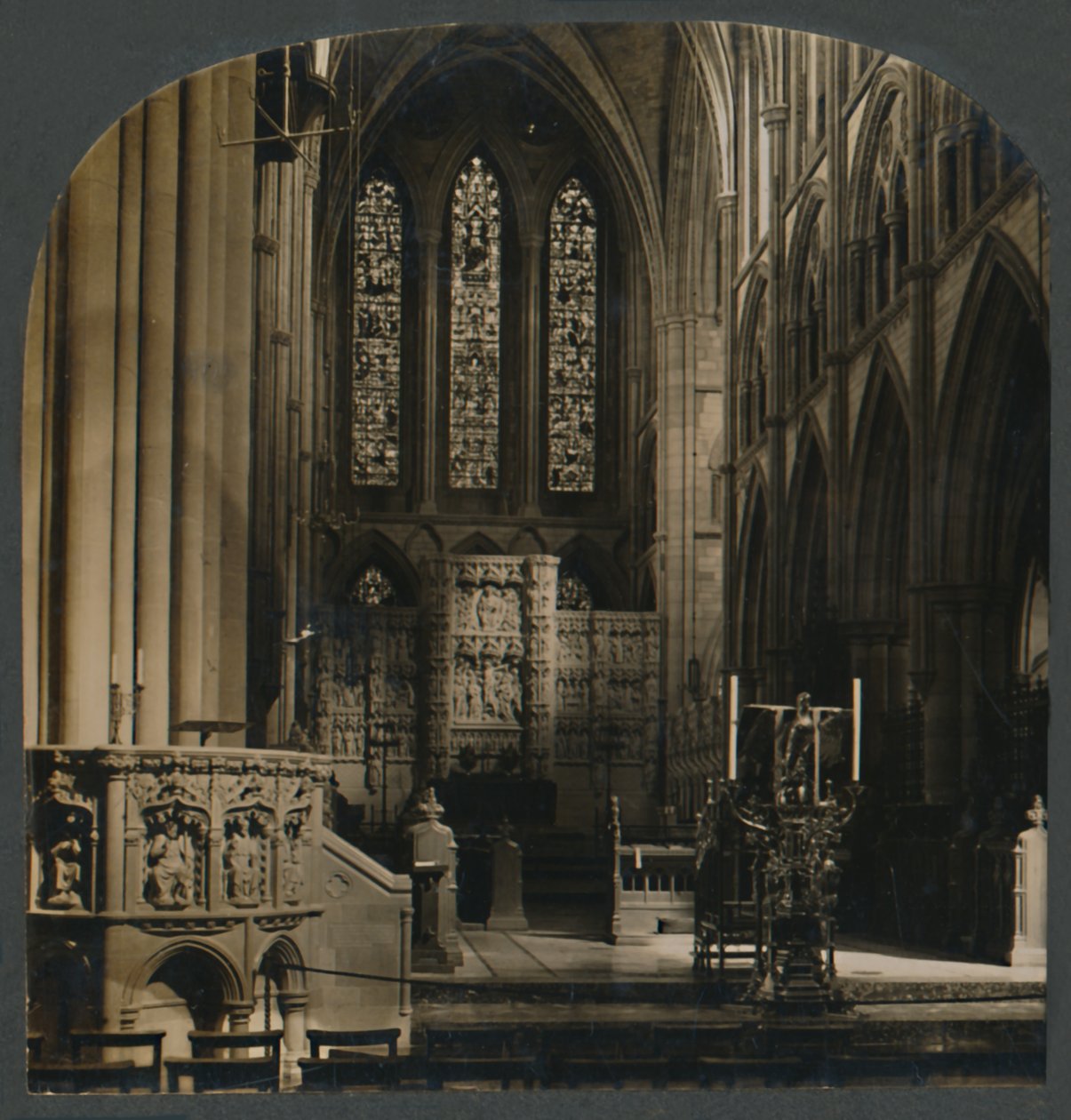 De preekstoel en het koor van de Truro-kathedraal, Engeland door Unbekannt