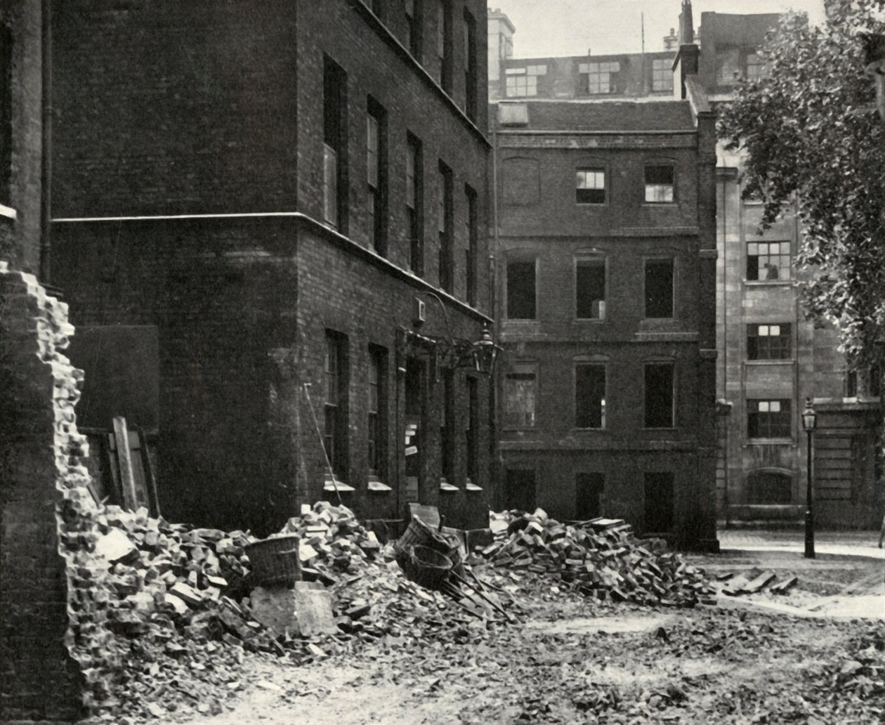 De locatie van de poort van Fetter Lane en de vervallen huizen in afwachting van sloop, 1934 door Unbekannt
