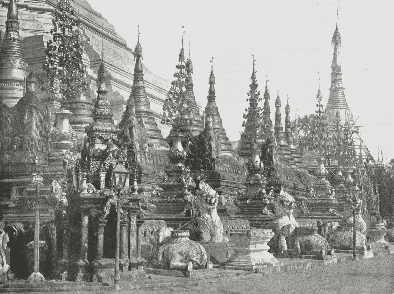 De basis van de Grote Pagode, Rangoon, Birma, 1895 door Unbekannt