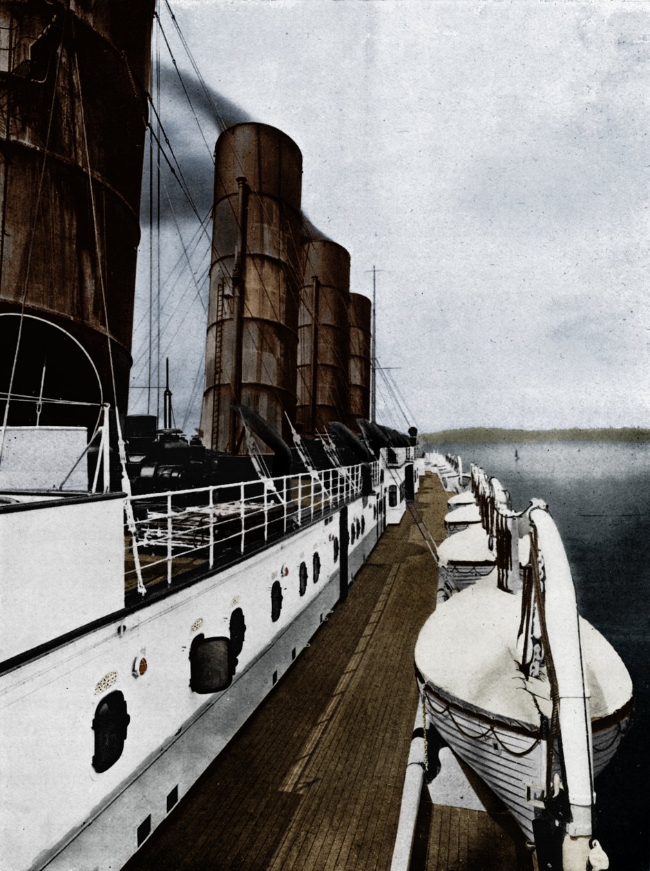 Het bootdek van de Lusitania, met reddingsboten, 1915 door Unbekannt