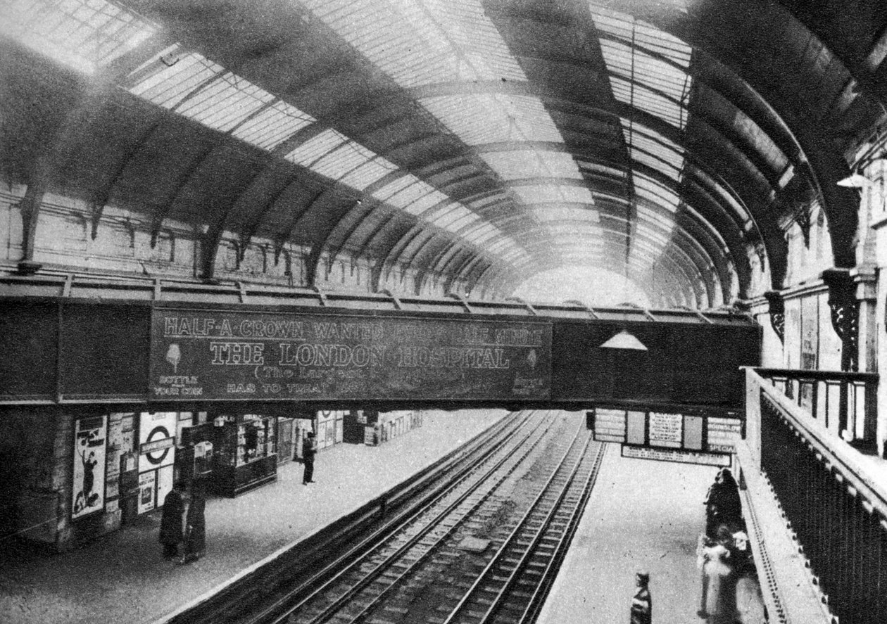 Het verloop van het Westbourne Aquaduct over Sloane Square Station, Londen, 1926-1927 door Unbekannt