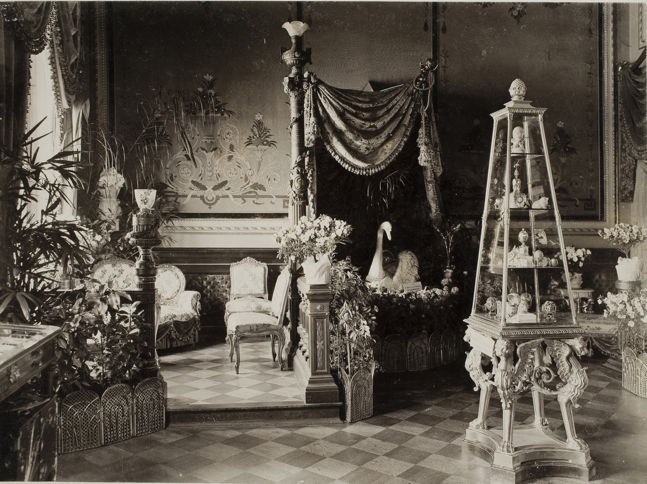 De tentoonstelling van de Fabergé-collectie van de Russische keizerlijke familie in het Dervis Mansion in St. Pete door Unbekannt