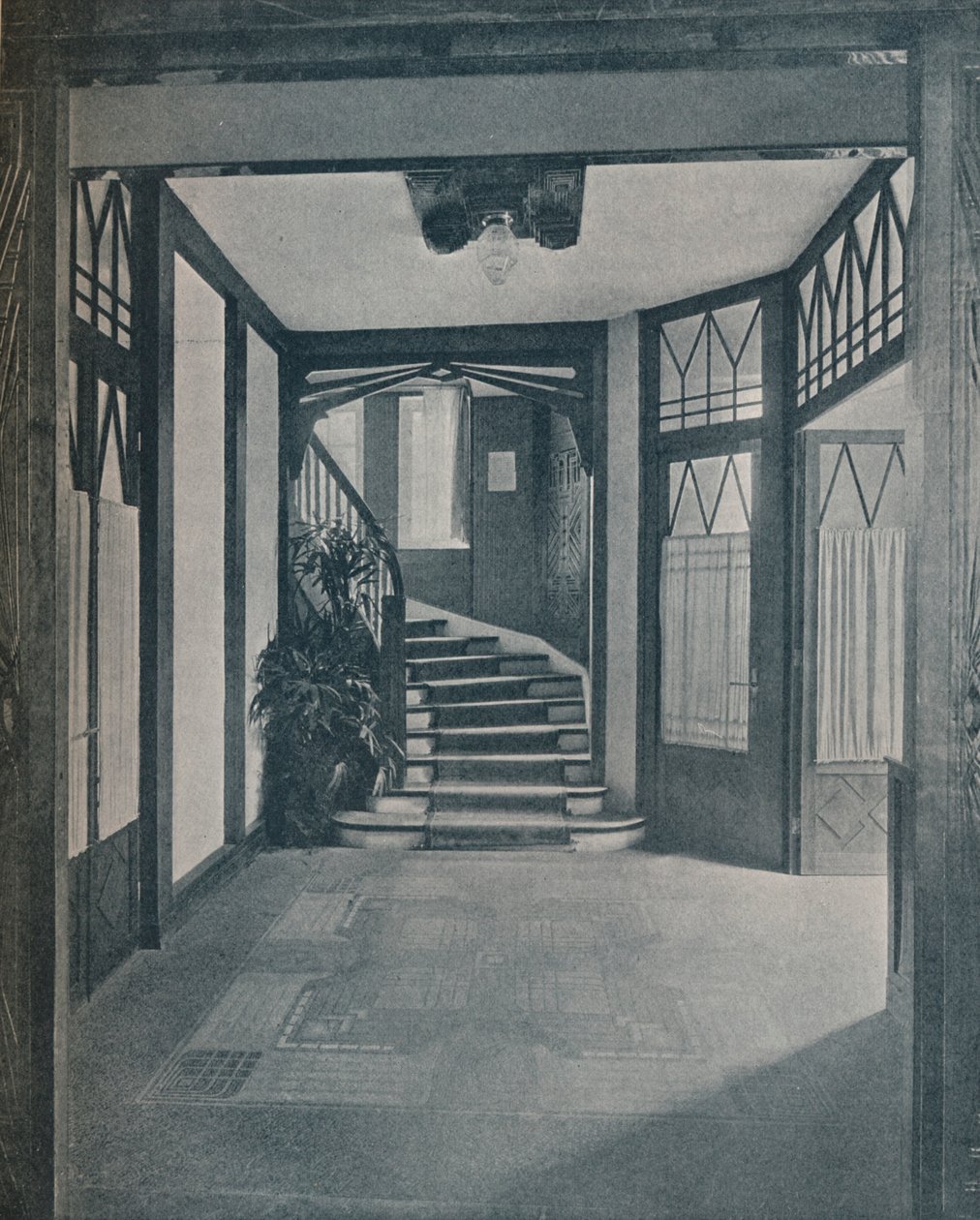 De vloer en trap van Behrens Huis, ontworpen door Peter Behrens, 1901 door Unbekannt