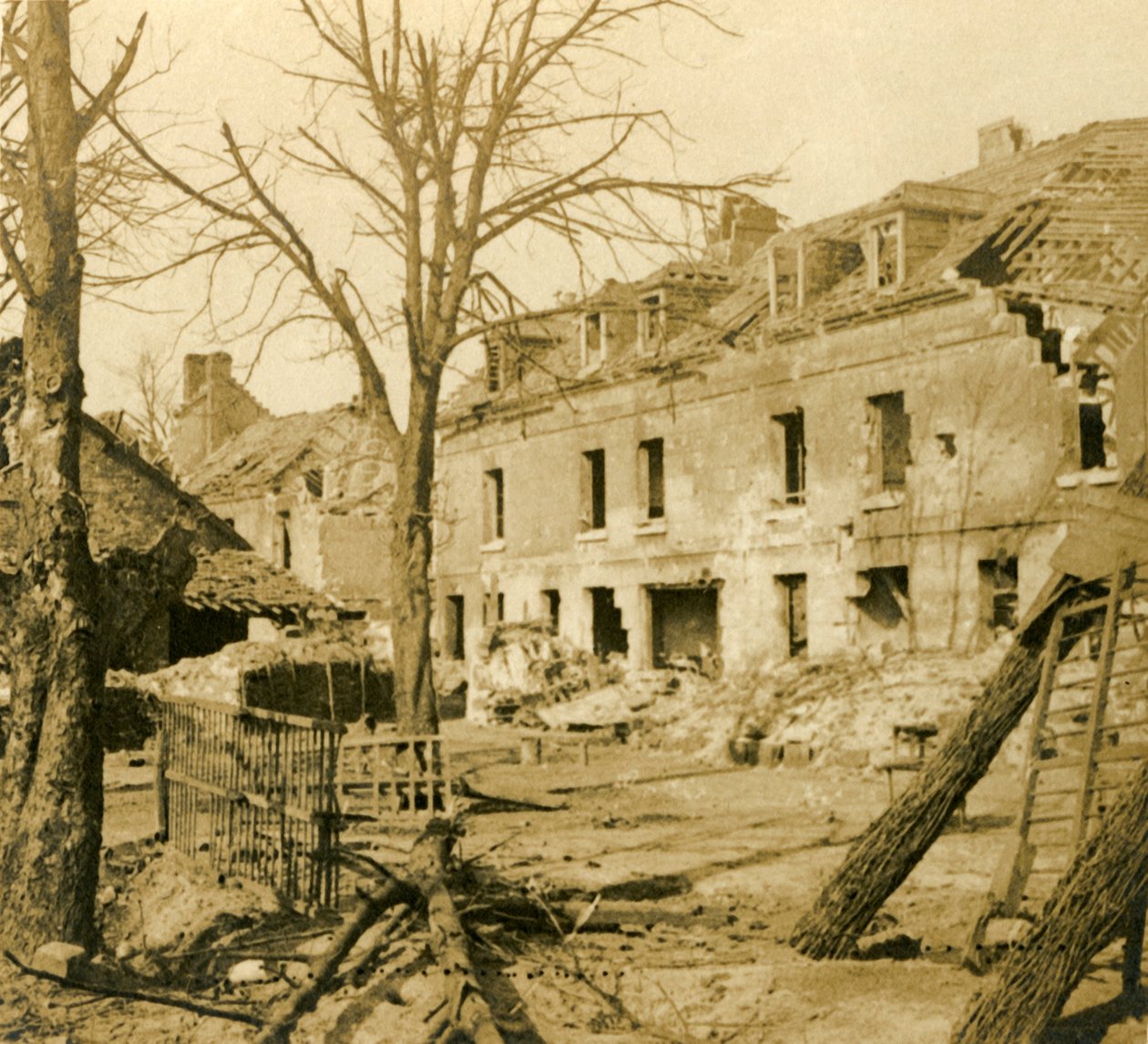 De glasfabriek in Soissons, Noord-Frankrijk, c1914-c1918 door Unbekannt