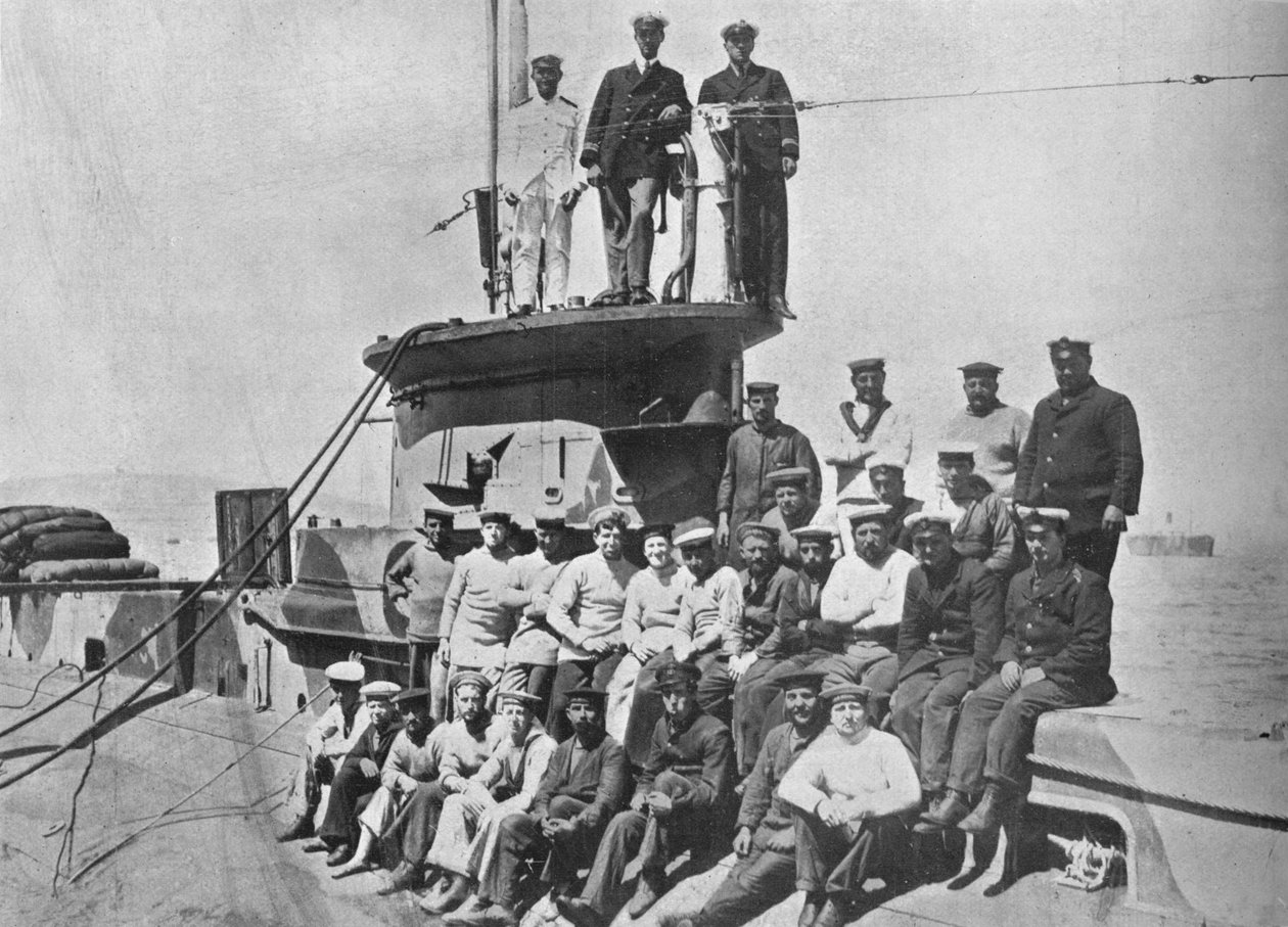 De officieren en bemanning van de HM Onderzeeër E14, 1915 door Unbekannt