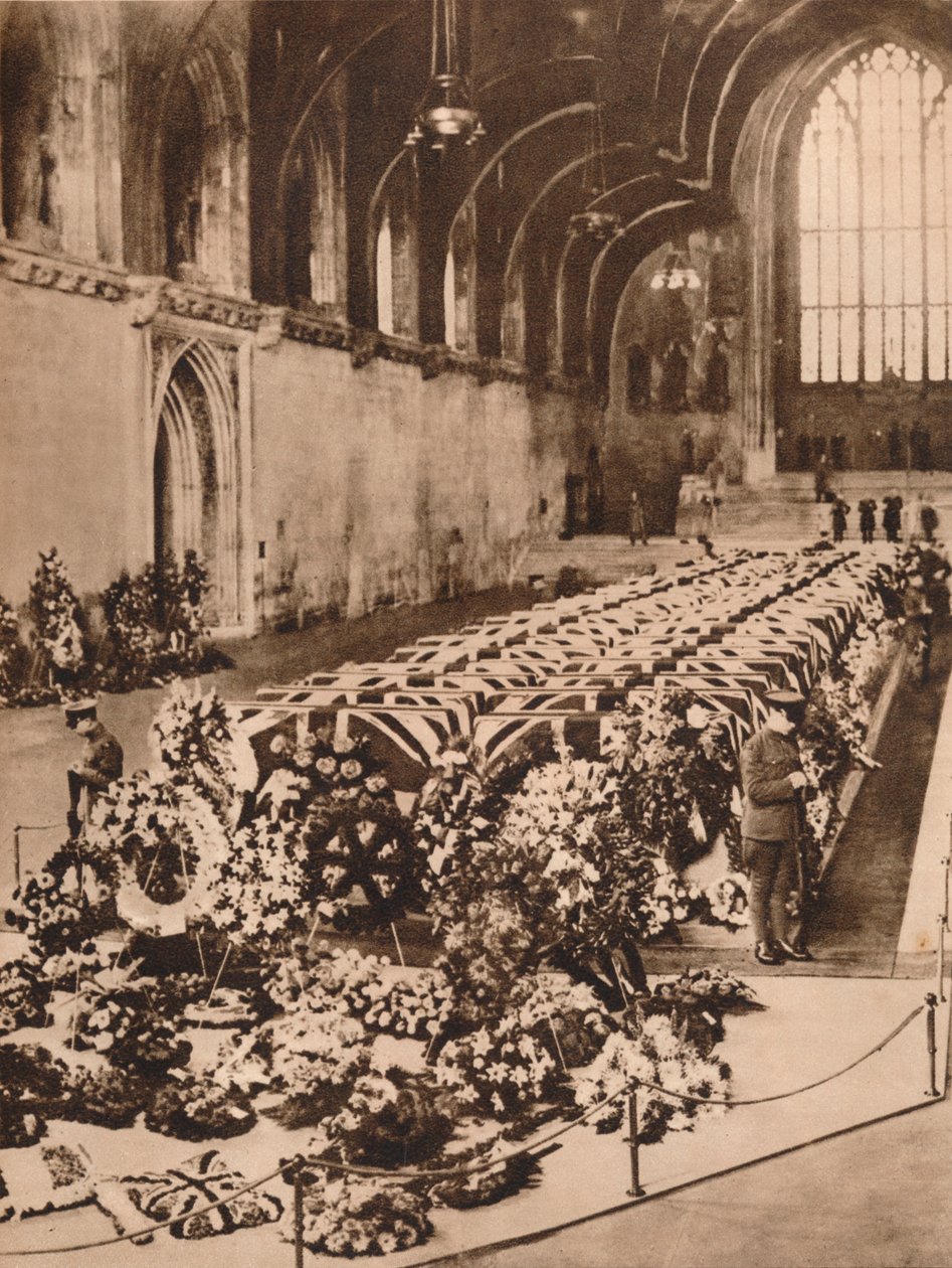 De slachtoffers van de R101 luchtschipramp opgebaard in Westminster Hall, Londen, 1930 1935 door Unbekannt