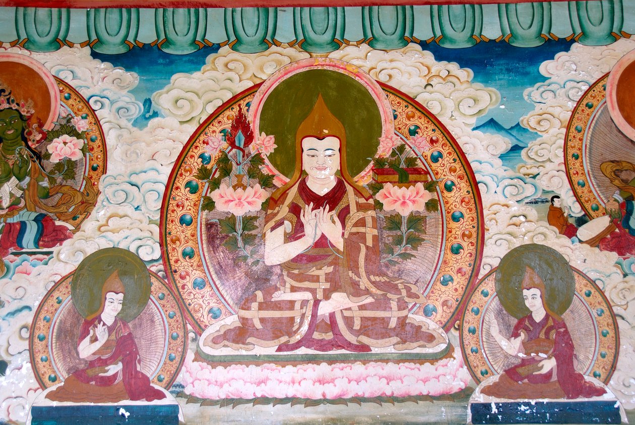 Tibetaans boeddhisme; muurschildering; Lama Tsongkharpa; Gelug-school; gele kappen; meditatie; verschillende handhoudingen; mudra