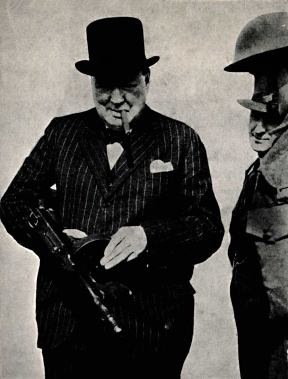 Uitproberen van een Tommy-Gun, 1940, 1945 door Unbekannt