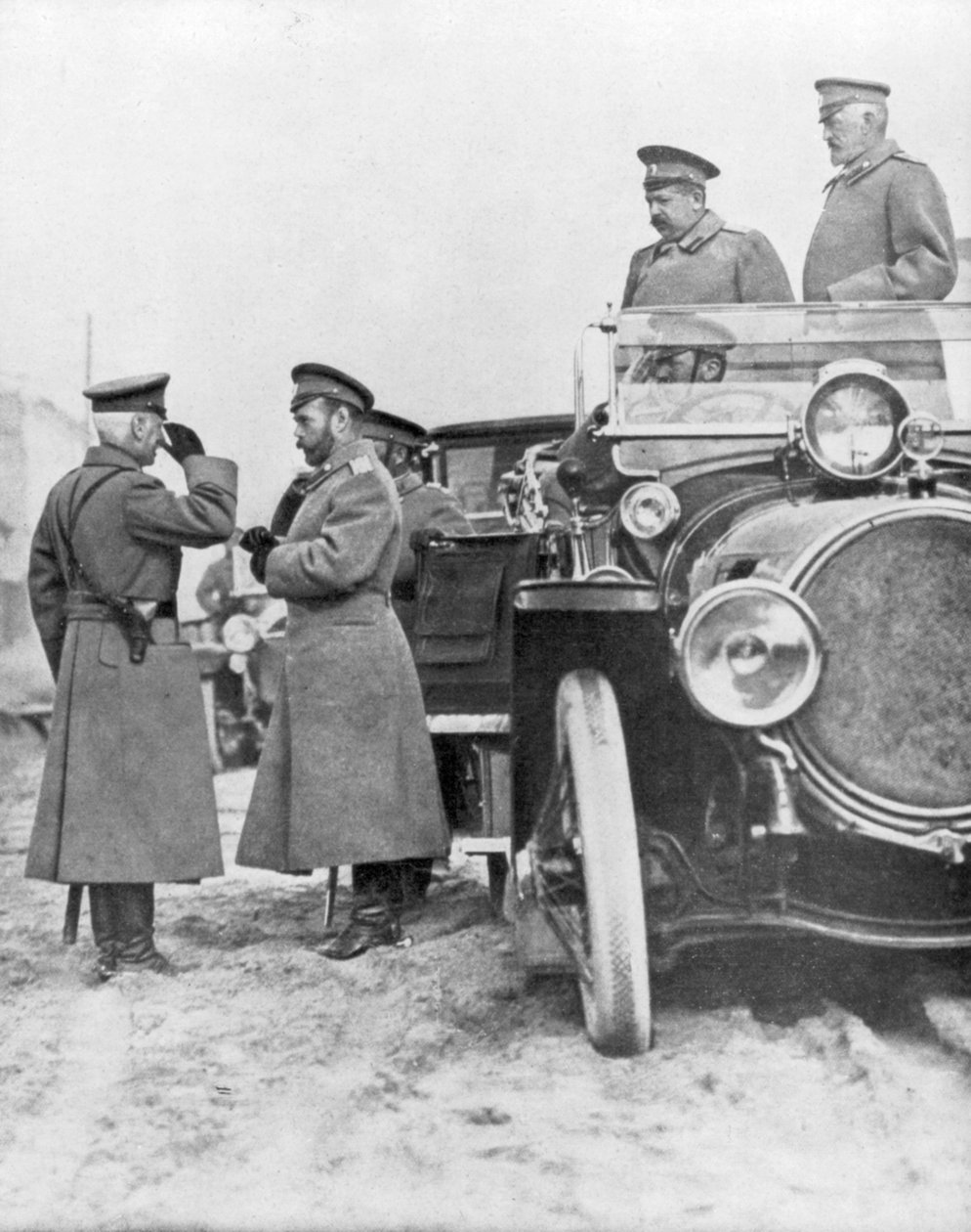 Tsaar Nicolaas II bezoekt het Russische front, mei 1915 door Unbekannt