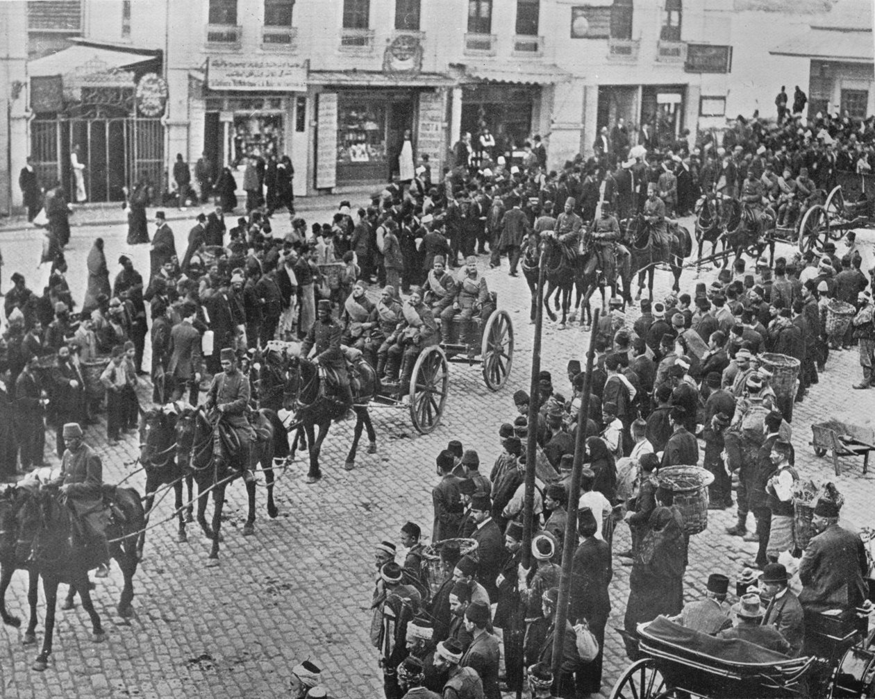 Turkse artillerie verlaat Constantinopel voor actieve dienst, 1915 door Unbekannt