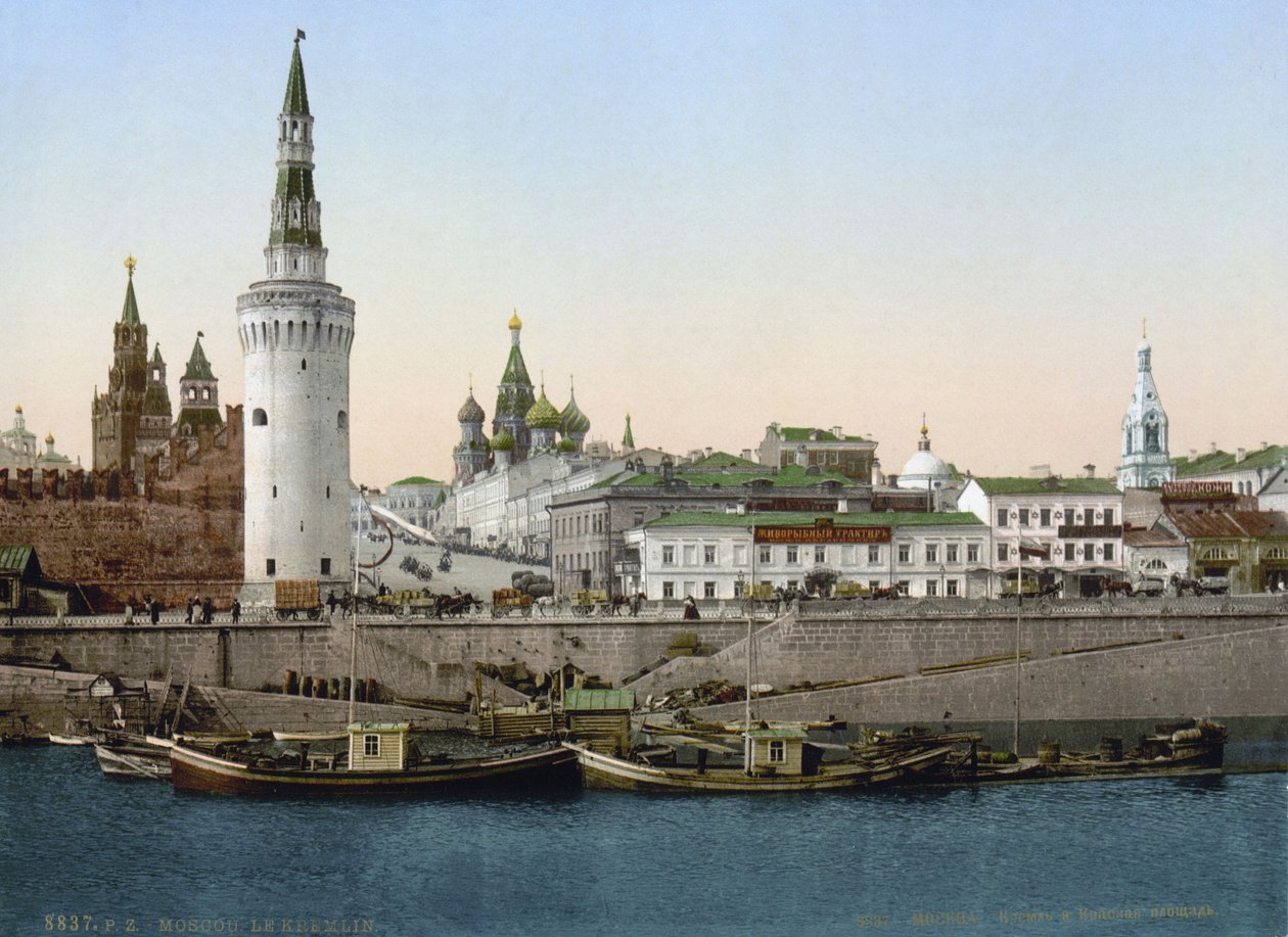 Uitzicht op de Sint-Basiliushelling, gezien vanaf de Moskva-rivier, Moskou, Rusland, ca. 1890-ca. 1905 door Unbekannt
