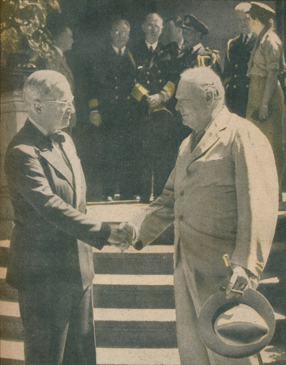 Warme Handdruk tussen Premier en President, 1945 door Unbekannt