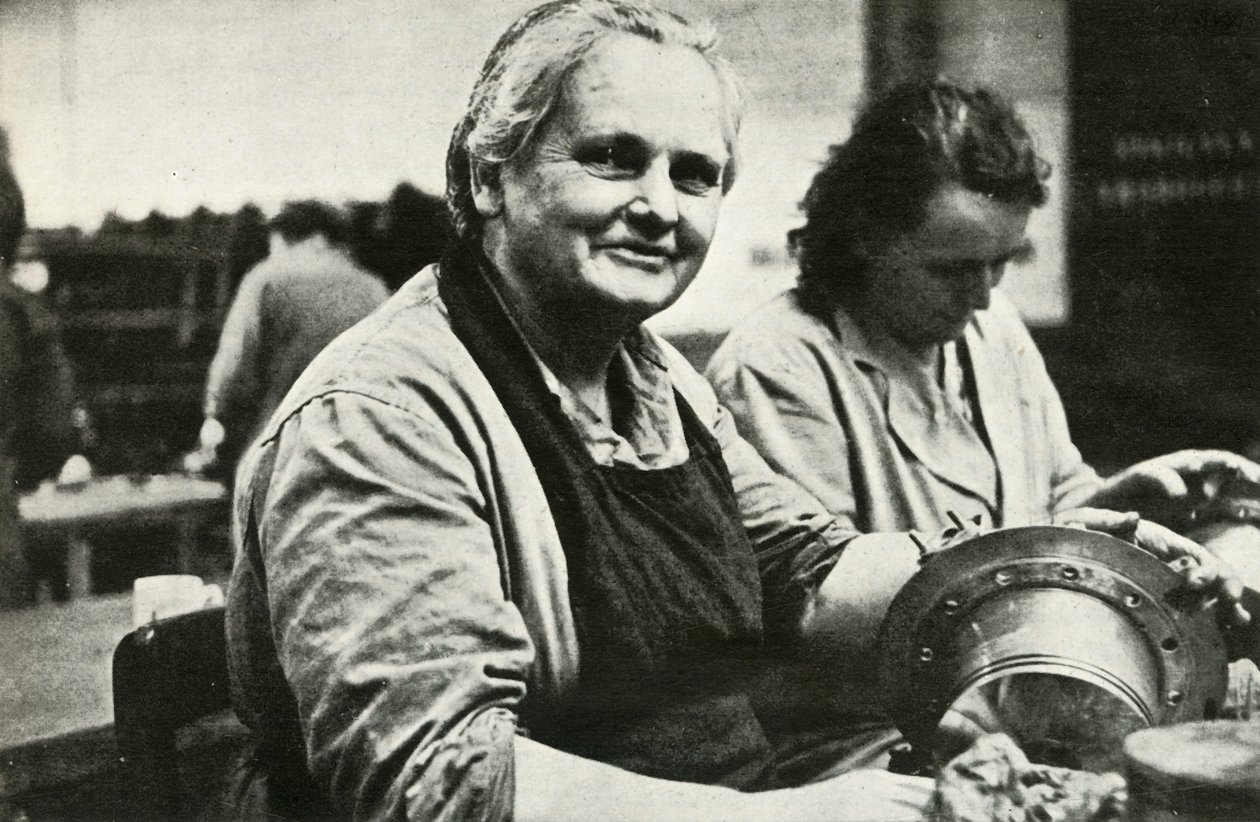 Vrouwelijke vliegtuigonderhouds- en reparatiewerkers, Zuid-Wales, Tweede Wereldoorlog, ca. 1939-ca. 1944, 1946 door Unbekannt