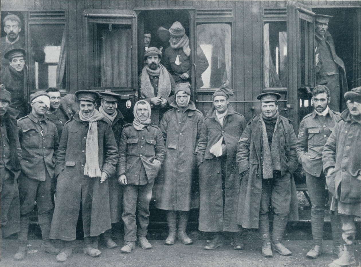 Gewonde Engelse troepen op weg naar een basishospitaal, ca. 1914 door Unbekannt