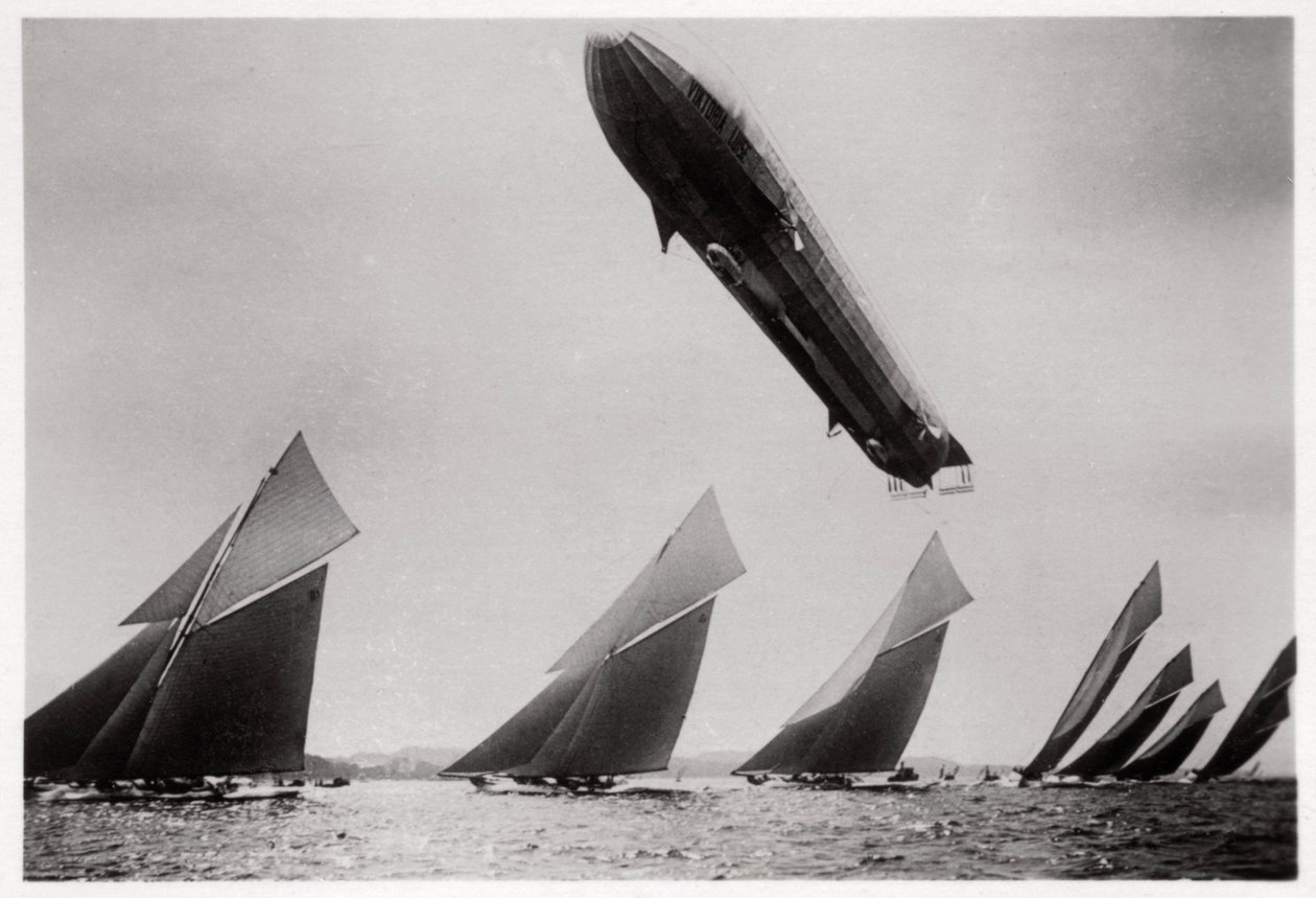Zeppelin LZ11 Viktoria Luise in vlucht tijdens de Kiel Regatta, Duitsland, 1912, 1933 door Unbekannt