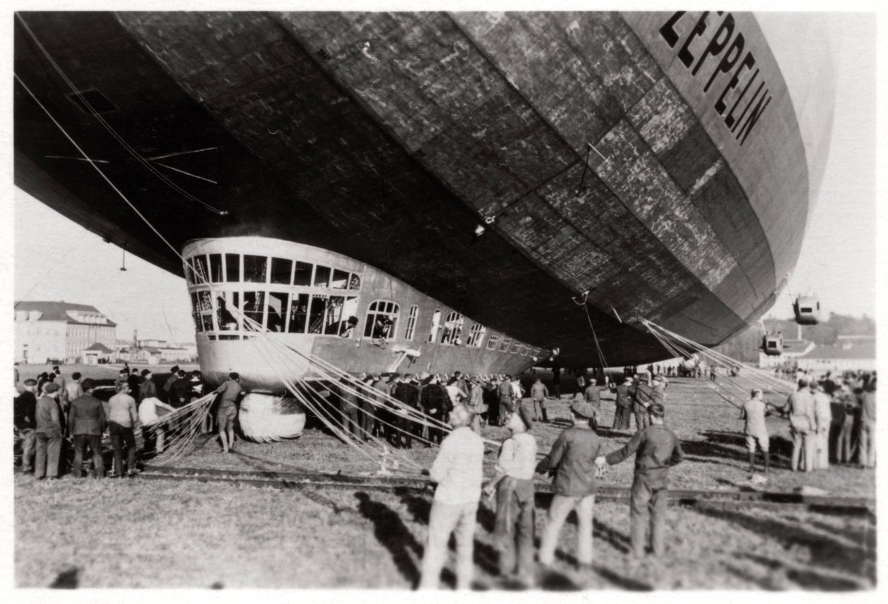 Zeppelin LZ 127 Graf Zeppelin na landing door Unbekannt