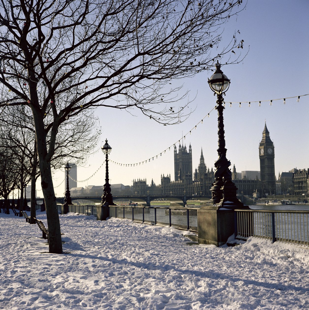 Big Ben, Westminster Abbey en Houses of Parliament in de sneeuw door Unbekannt Unbekannt
