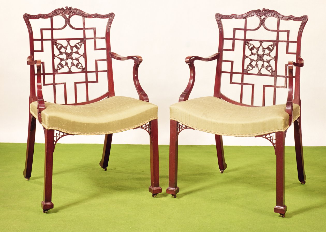 Chippendale mahonie eetkamerstoelen in Chinese stijl, bovenrails bekroond door een hertogelijke kroon en griffioen wapen, c.1760 door Unbekannt Unbekannt