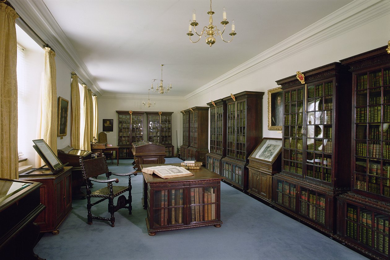 Interieur van Pepys Bibliotheek, Magdalene College, Cambridge door Unbekannt Unbekannt