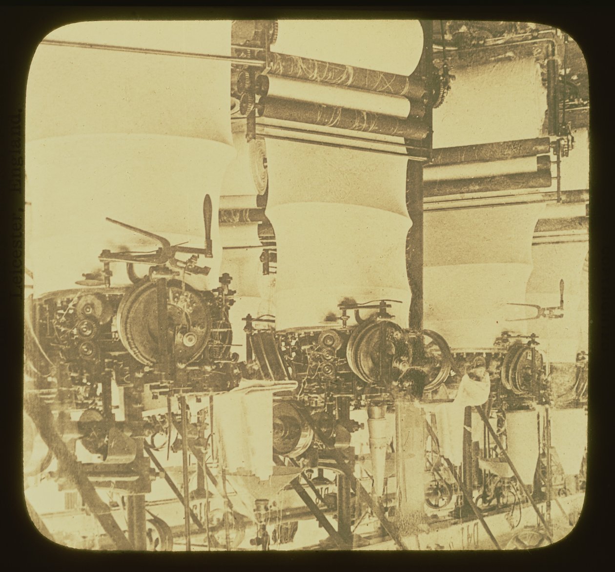 Breimachines aan het werk in de Wolsey Woollen Factory, Leicestershire, c.1850 door Unbekannt Unbekannt