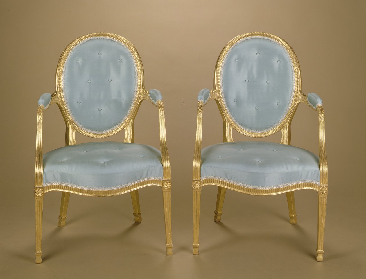 Paar Adam ovalen rugleuningstoelen, blauw bekleed, c.1780 door Unbekannt Unbekannt