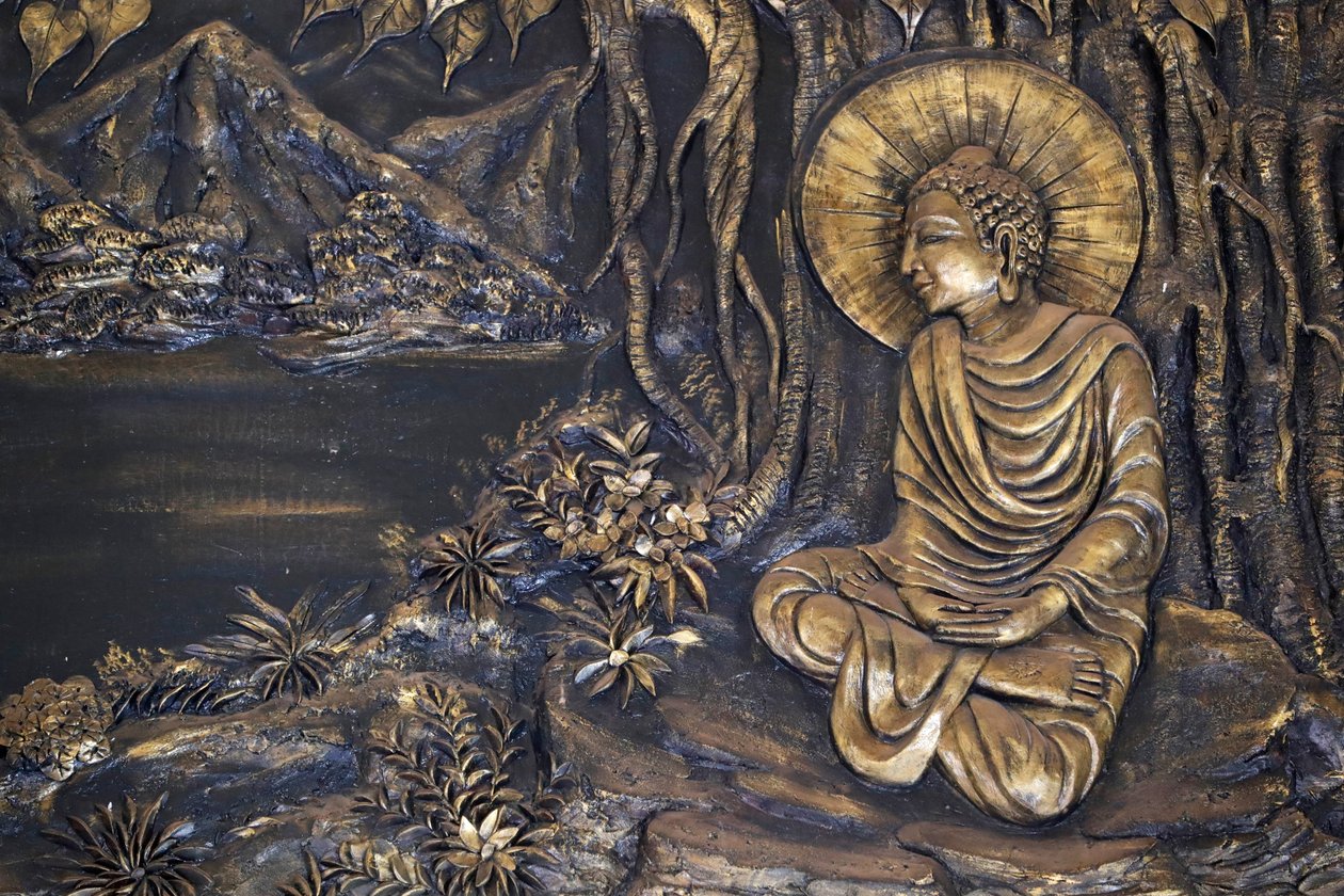 Tinh Xa Ngoc Tin boeddhistische tempel, Shakyamuni Boeddha zittend in de meditatiehouding onder de Bodhiboom, Dalat, Vietnam door Unbekannt Unbekannt