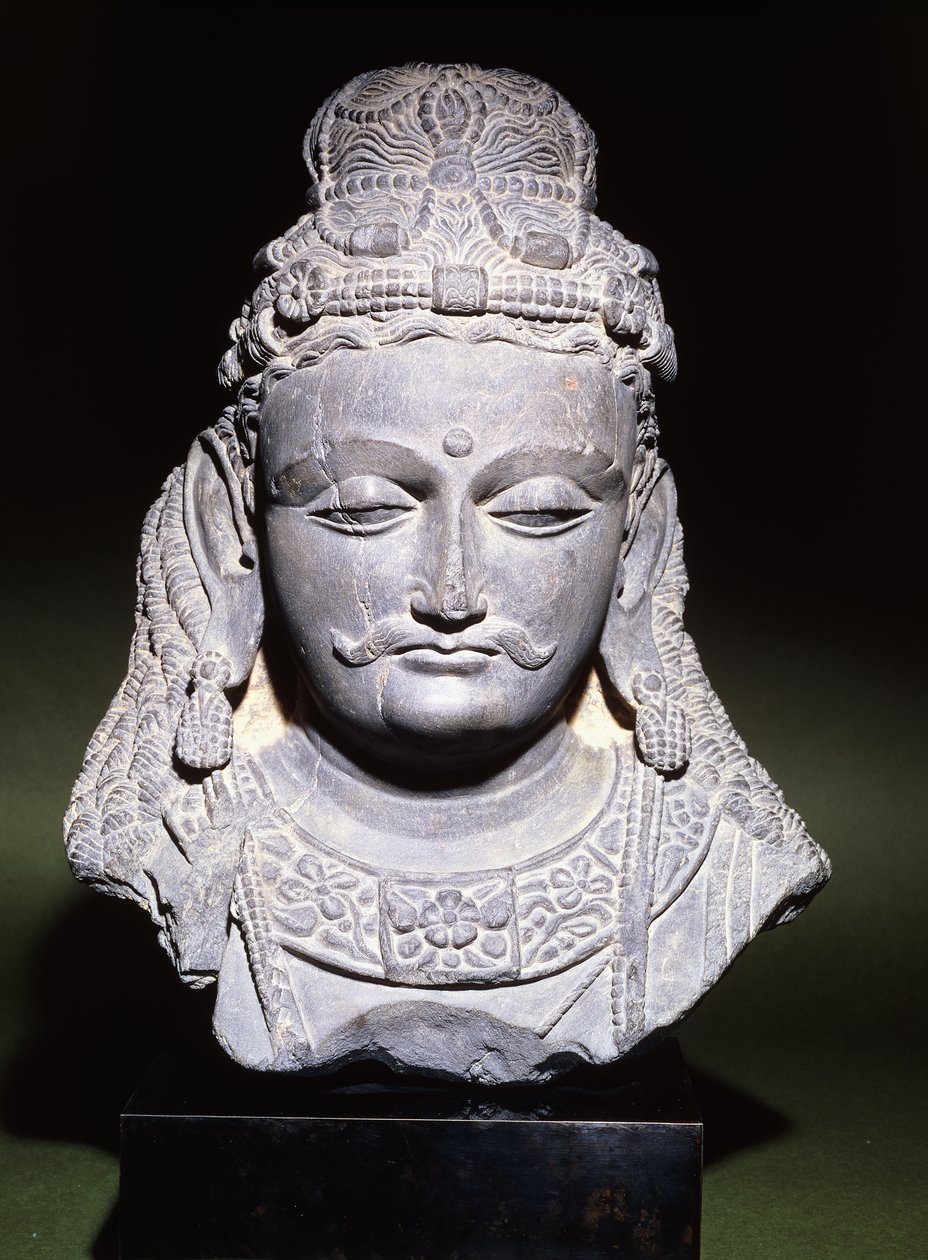 Groot hoofd van een Bodhisattva met neergeslagen blik, 2e-3e eeuw door Unbekannt